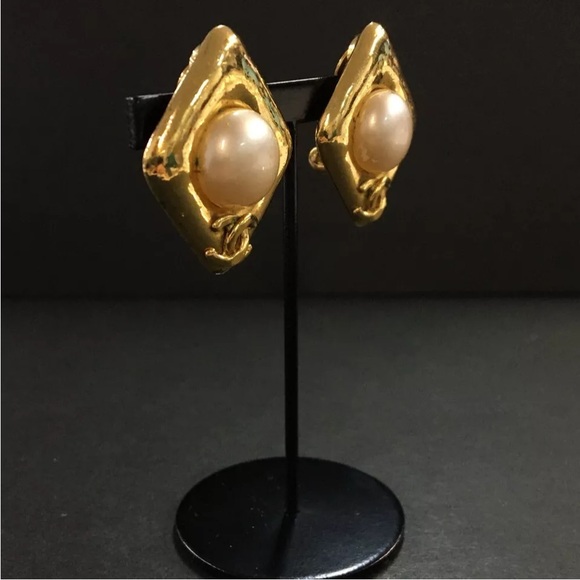 CHANEL CC Logo Pearl & Gold Tone Earrings - Picture 3 of 8
